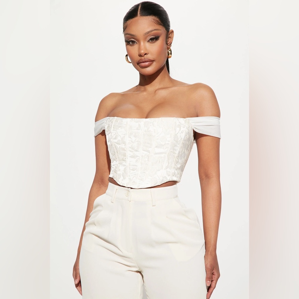 Elegant Off-Shoulder CreamTop Corset Style New Size Small